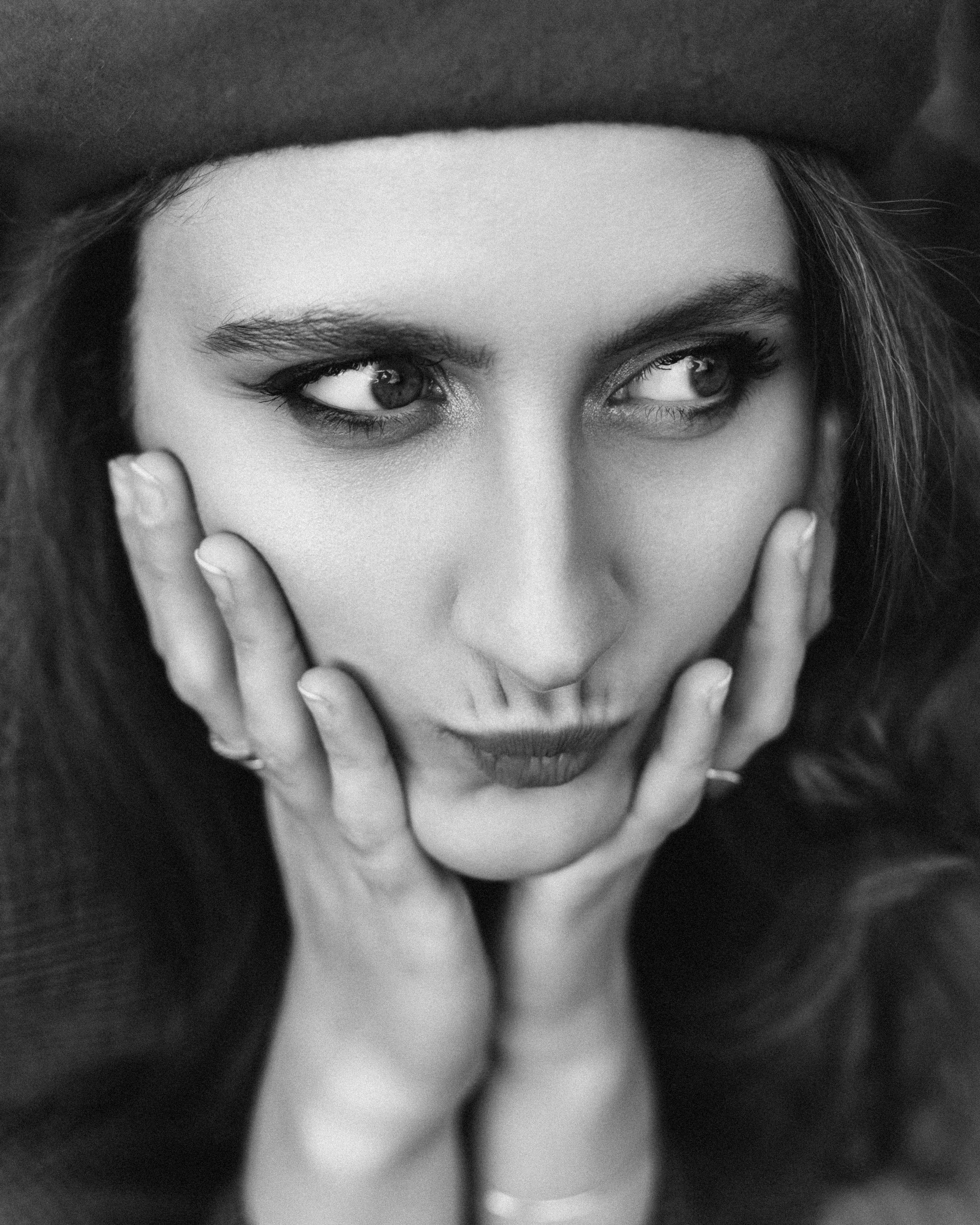 Осенний портрет в красном берете - фотография 17
