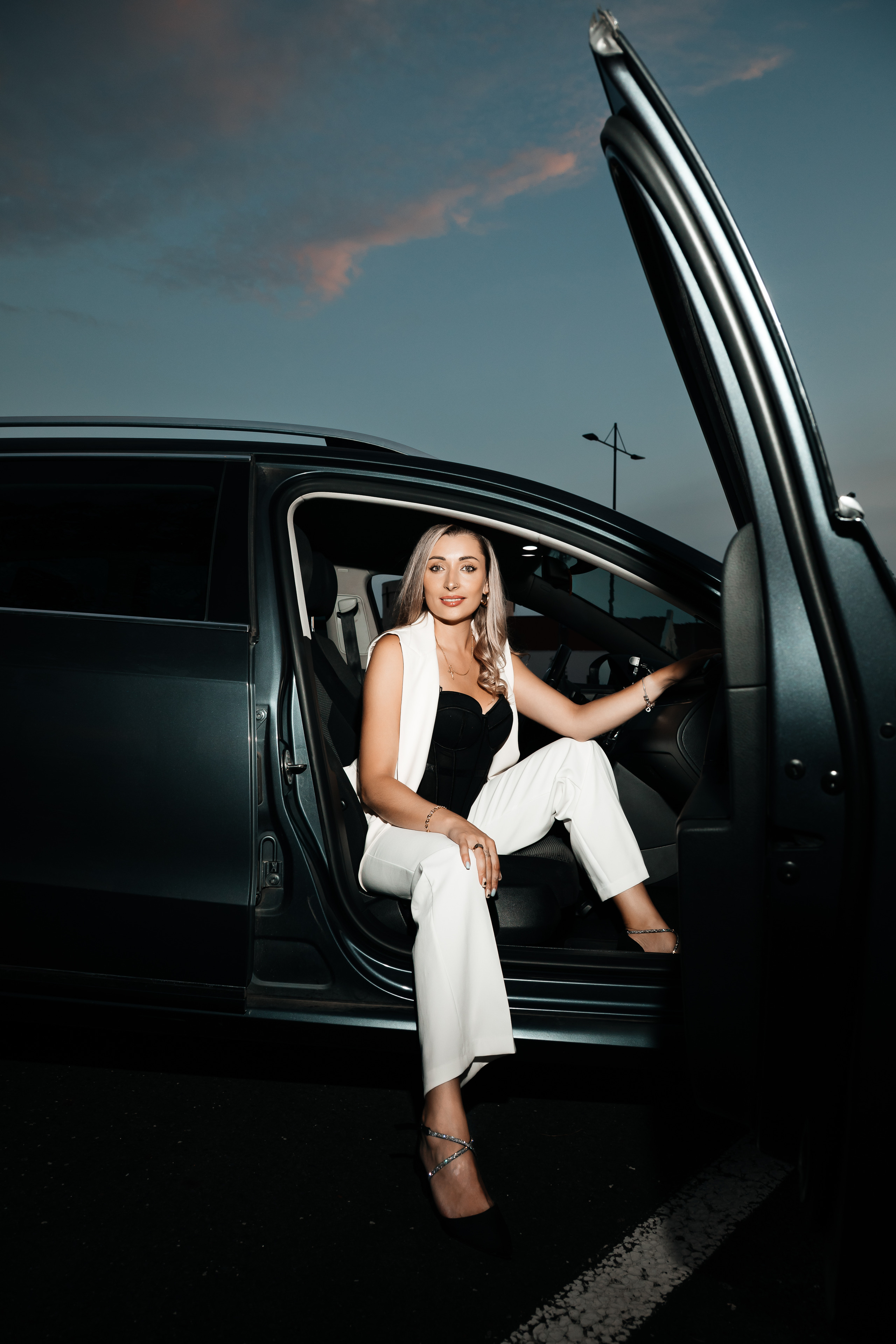 Ночной портрет с авто и вспышкой - фотография 1